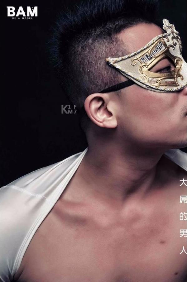 BE-A-MODEL-1-創刊號-X-ISSUE-面具男的情慾世界